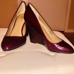 ANN TAYLOR woman widge